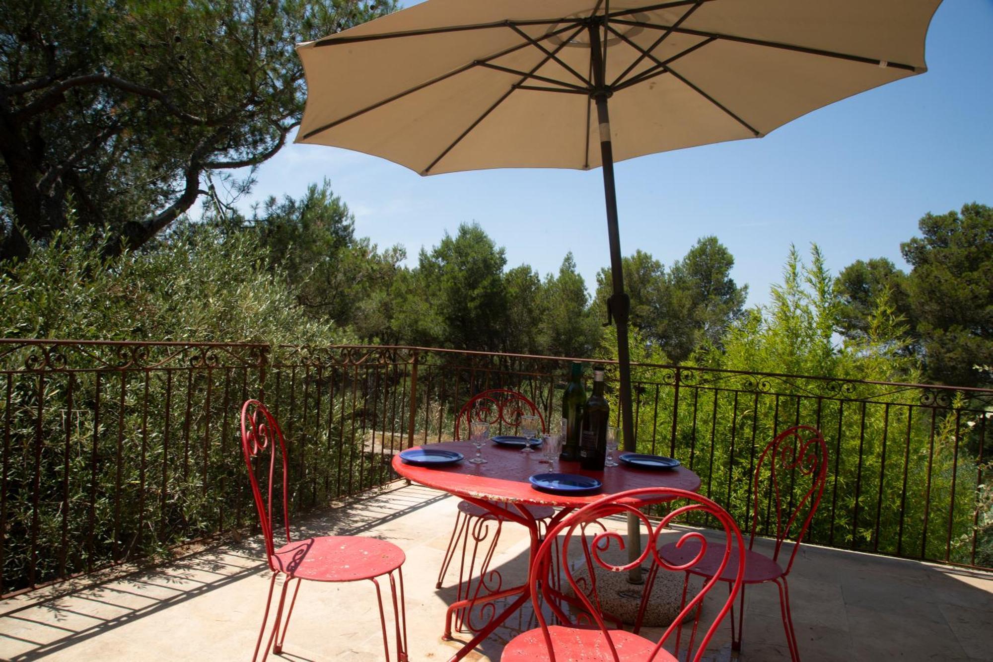 Le Gite Sous Les Pins Les Taillades Exterior photo