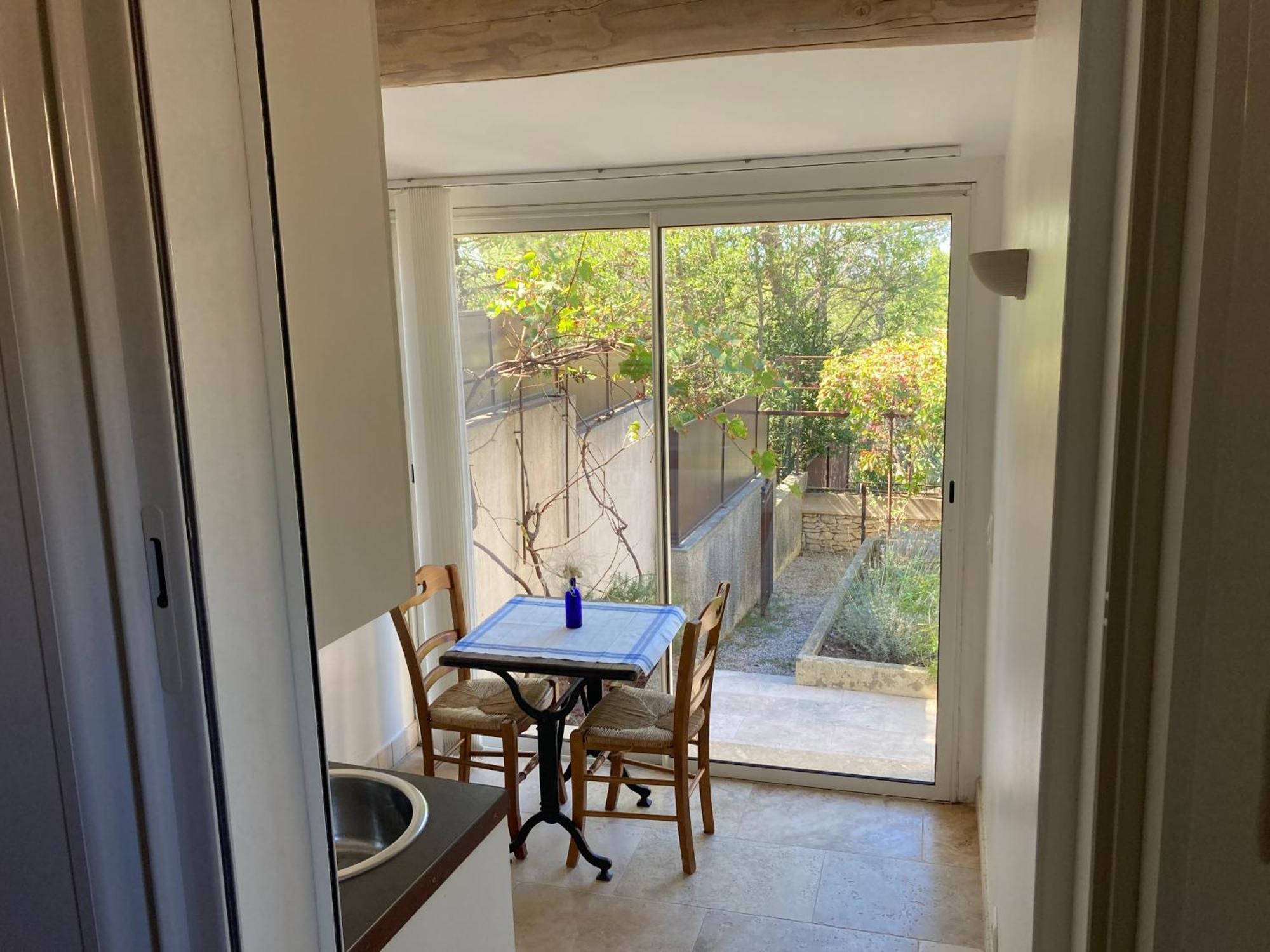 Le Gite Sous Les Pins Les Taillades Exterior photo
