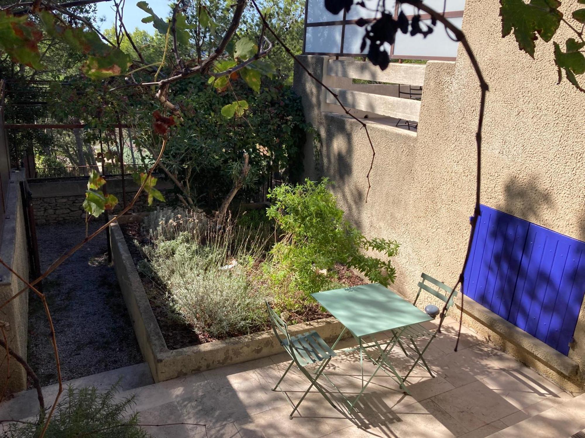 Le Gite Sous Les Pins Les Taillades Exterior photo